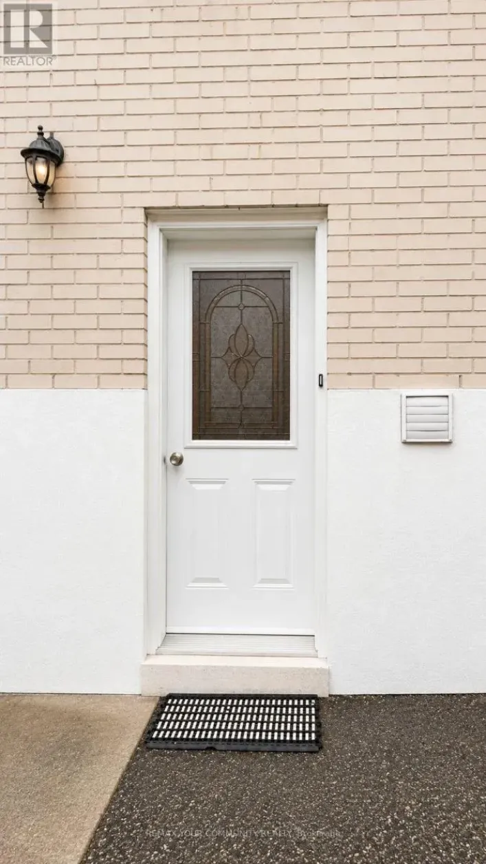LOWER - 328 WOODSWORTH ROAD, Toronto