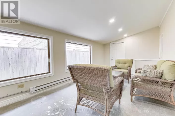 LOWER - 329 SMITH STREET, Central Elgin