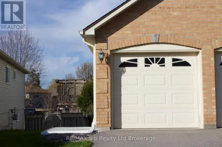 LOWER - 33 ANDERSON STREET, Woodstock