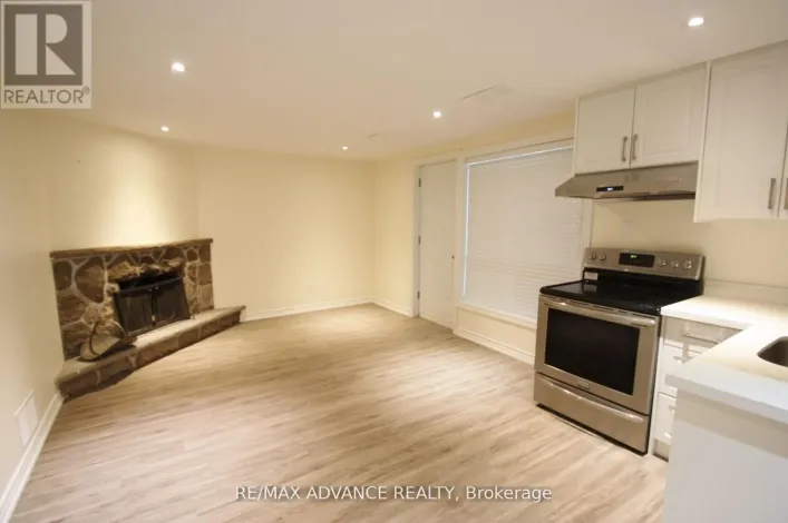 Duplex for rent: LOWER - 33 CARLUKE CRESCENT, Toronto