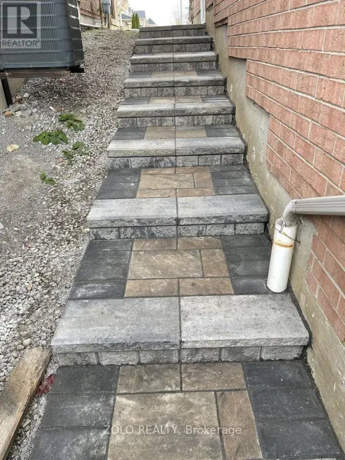 LOWER - 33 STYLES CRESCENT, Ajax