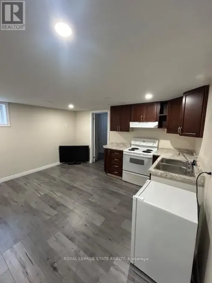 LOWER - 332 JACKSON STREET W, Hamilton