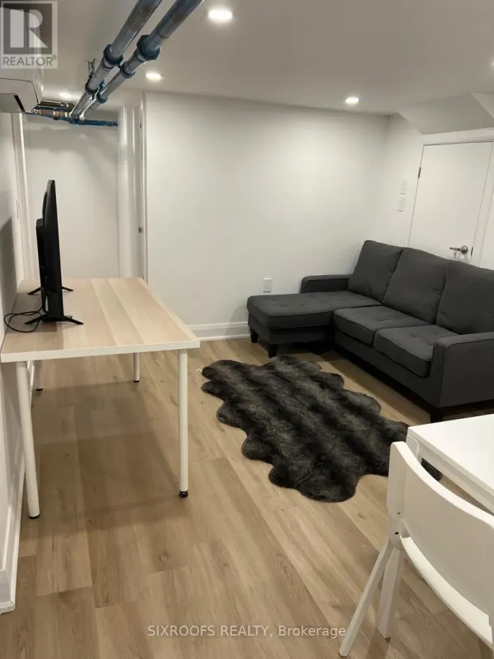 LOWER - 390 LAKE PROMENADE, Toronto