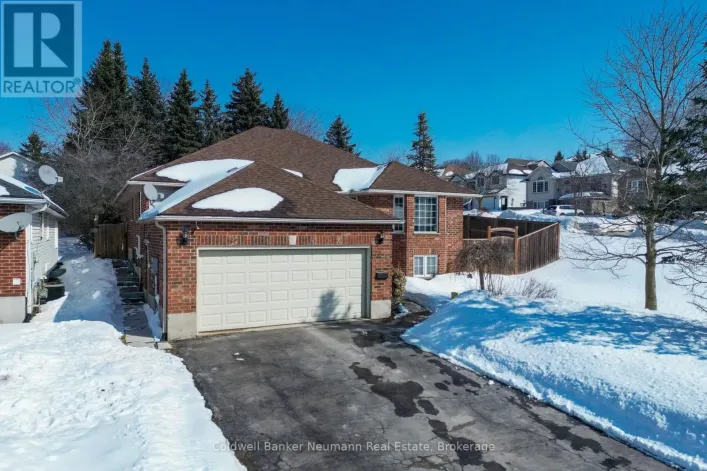 LOWER - 4 CUTTING DRIVE, Centre Wellington