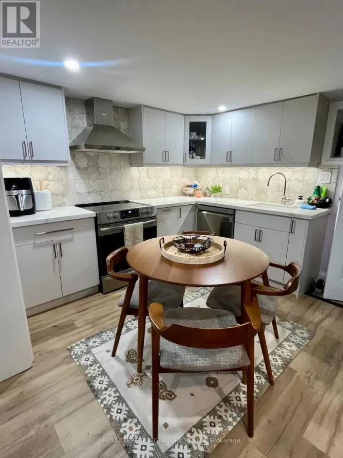 LOWER - 4 WINDUST GATE, Toronto