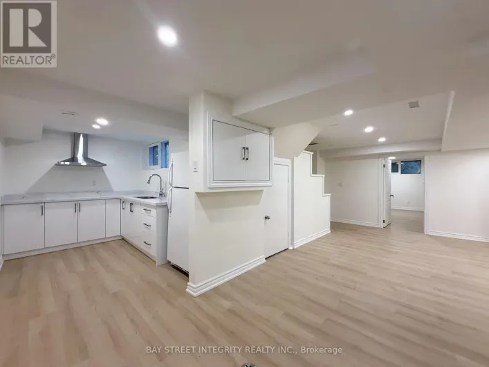 LOWER - 40 RIPPLETON ROAD, Toronto