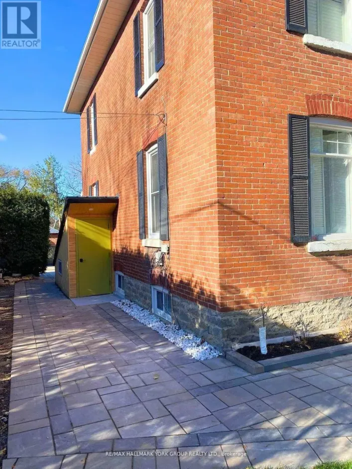 LOWER - 420 OSBORNE STREET, Brock