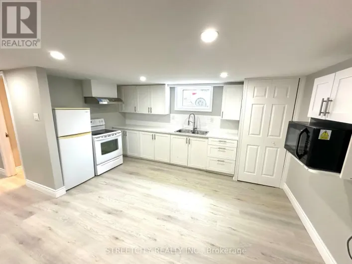 LOWER - 437 CHARLOTTE STREET, London East