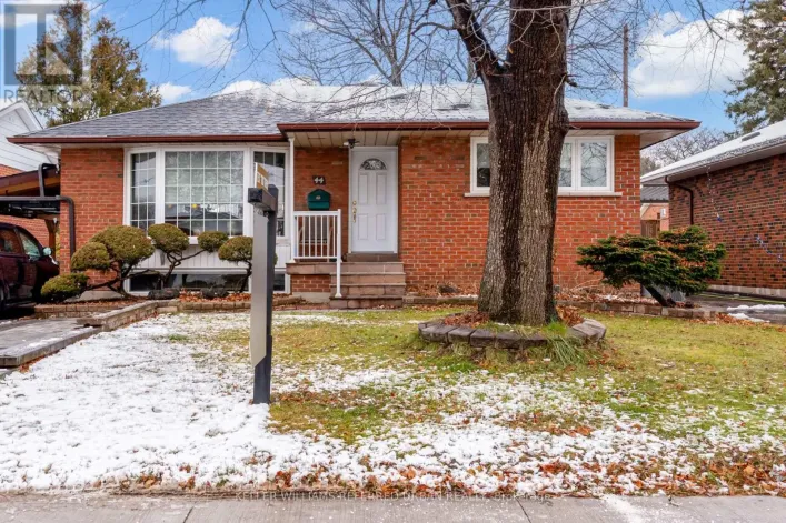 LOWER - 44 SHREWSBURY SQUARE, Toronto