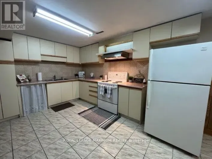 LOWER - 48 PLOWSHARE CRESCENT, Toronto