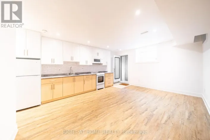 LOWER - 49 B EAST DRIVE, Toronto
