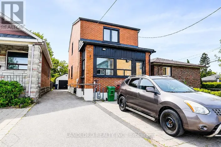LOWER - 56 BICKNELL AVENUE, Toronto