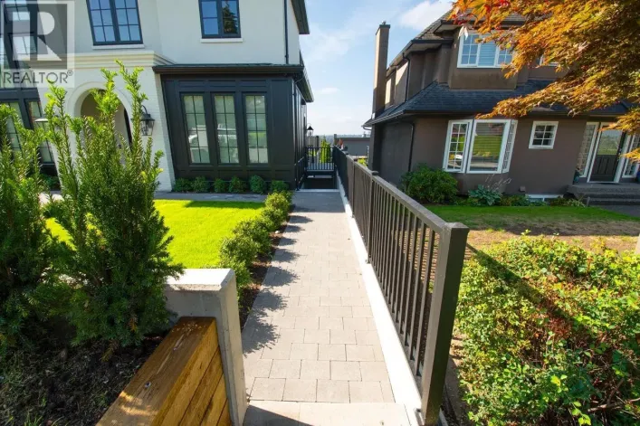 Lower 5770 KITCHENER STREET, Burnaby