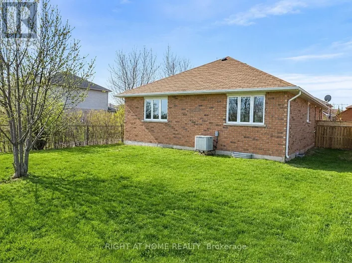 LOWER - 62 HIGHLAND ROAD W, Hamilton