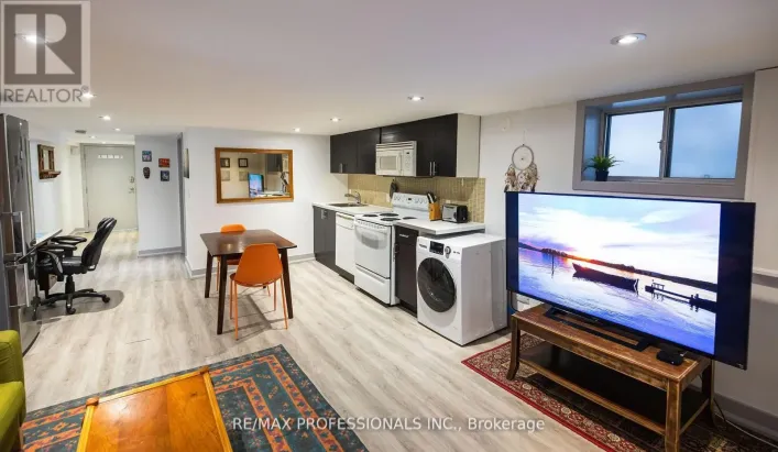 LOWER - 627 CHRISTIE STREET, Toronto