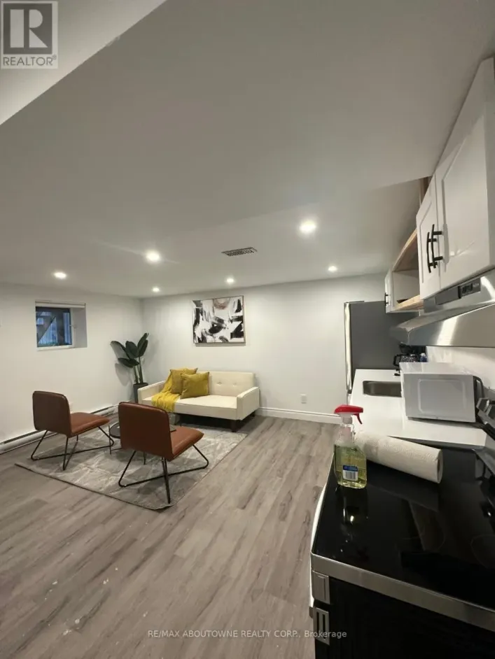 LOWER - 66 WELLINGTON STREET S, Hamilton