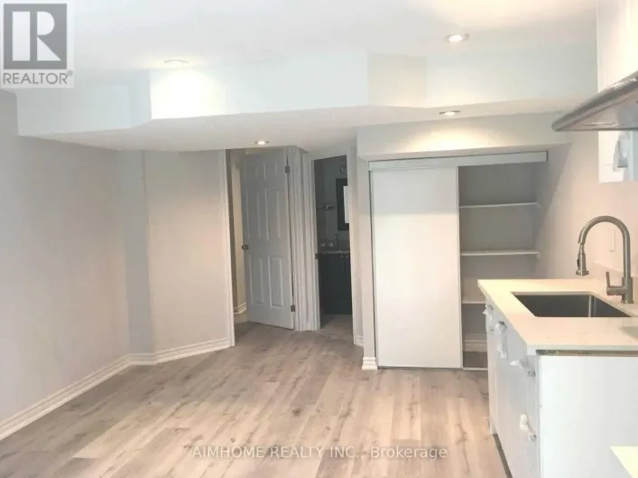 LOWER - 71 DEWPOINT ROAD, Vaughan