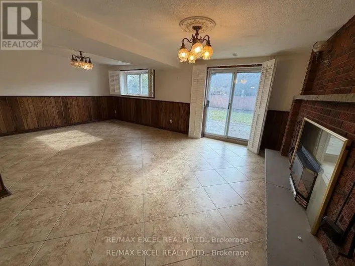 LOWER - 71 HICKORYNUT DRIVE, Toronto