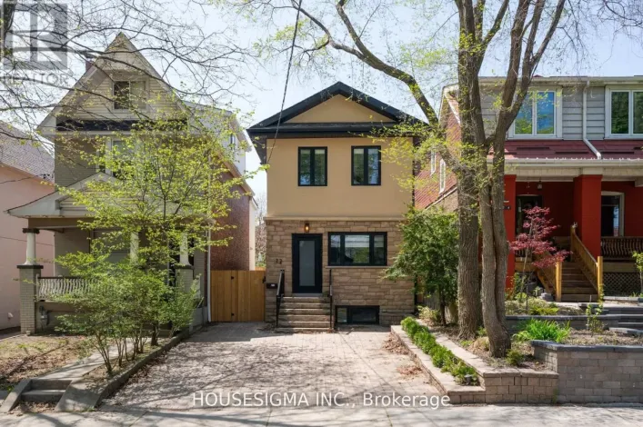 LOWER - 72 REDWOOD AVENUE, Toronto
