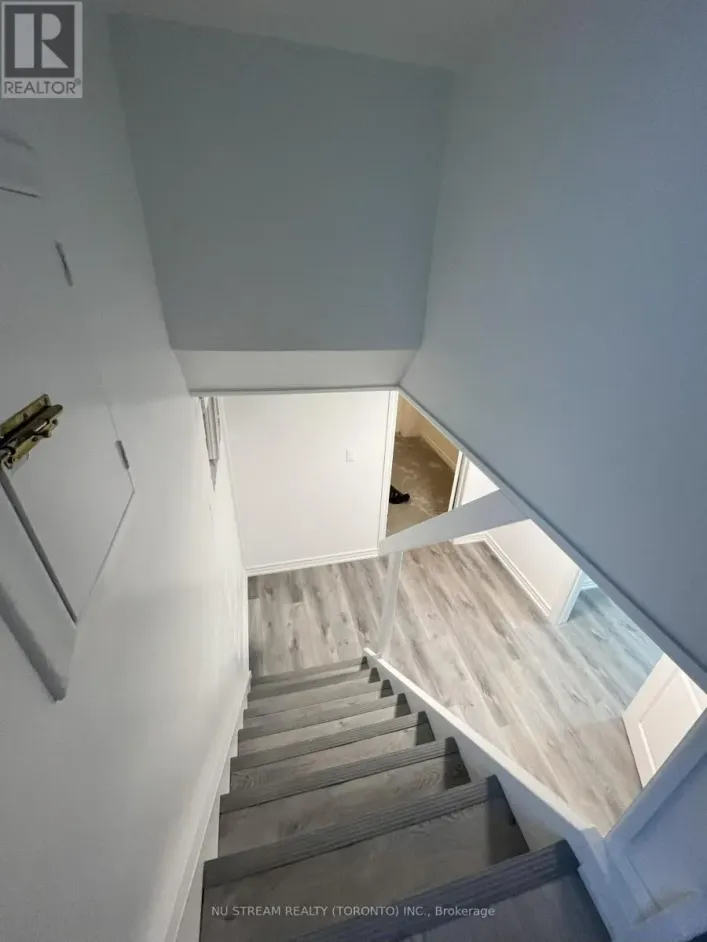 LOWER B - 24 DUNBOYNE COURT, Toronto