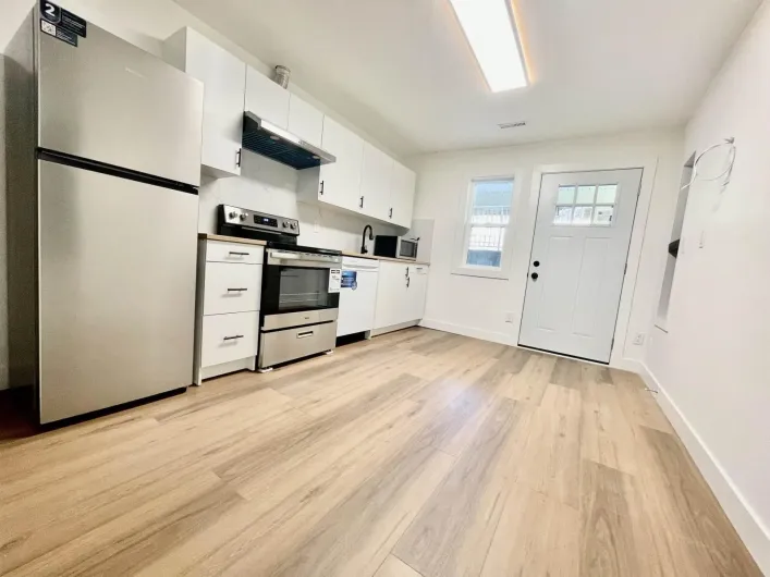 lower level 1695x 84 AVENUE, Surrey