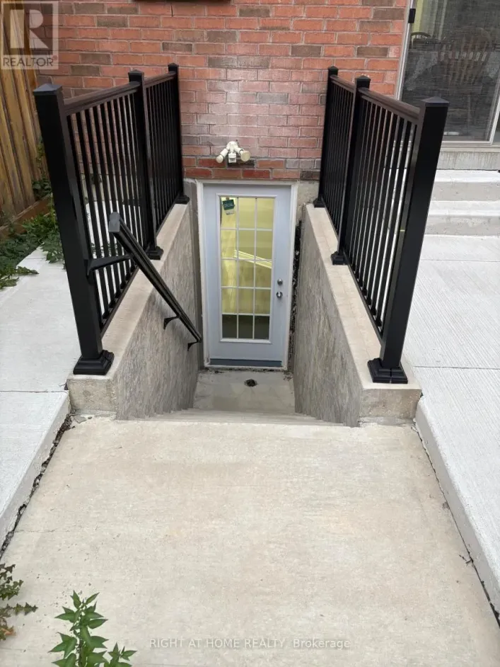 House for rent: (LOWER LEVEL) - 846 FRANCINE CRESCENT, Mississauga