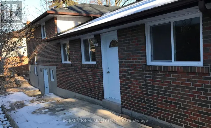 LOWER UNIT - 11 MISTHOLLOW SQUARE, Toronto