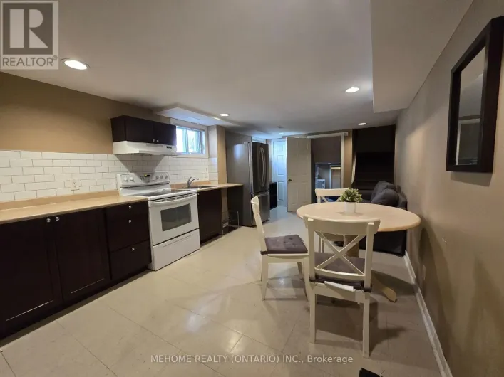 LOWER UNIT - 121 ANGUS DRIVE, Toronto