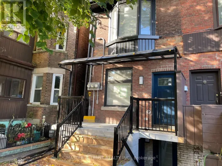 LOWER UNIT - 370 LIPPINCOTT STREET, Toronto