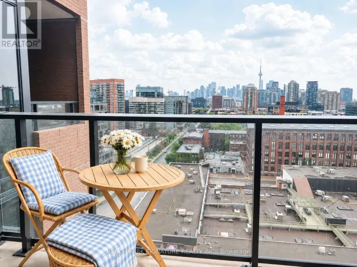 Apartment for rent: LPH 18 - 270 DUFFERIN STREET, Toronto