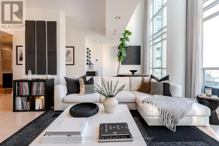 LPH22 - 21 NELSON STREET, Toronto