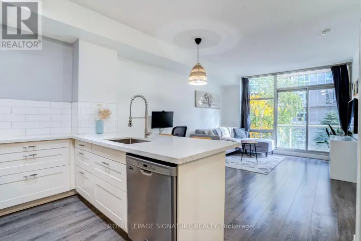 M09 - 9 SPADINA AVENUE, Toronto