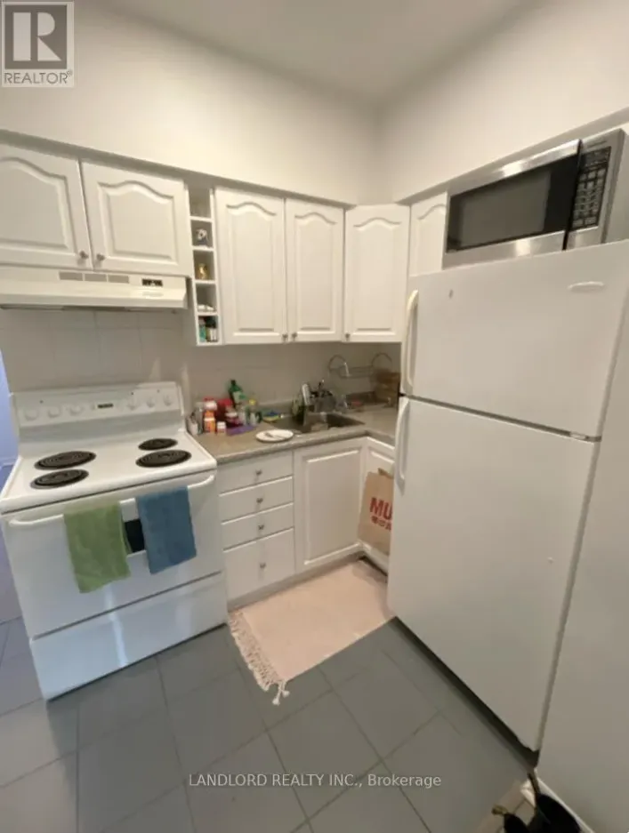 MAIN - 130 BALDWIN STREET, Toronto