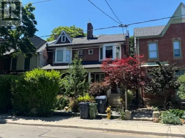 MAIN - 176 LIPPINCOTT STREET, Toronto