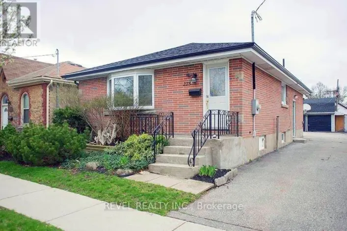 MAIN - 225 CHATHAM STREET, Brantford
