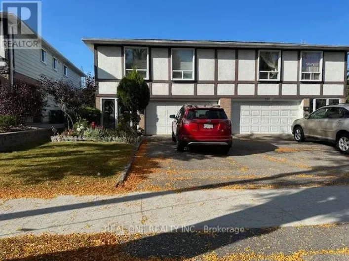 MAIN - 334 CHESTER LE BOULEVARD, Toronto