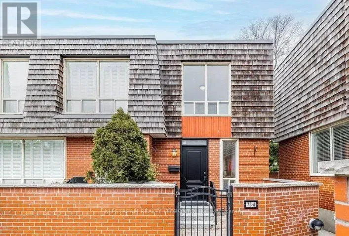 MAIN - 4- 75 UPPER CANADA DRIVE, Toronto