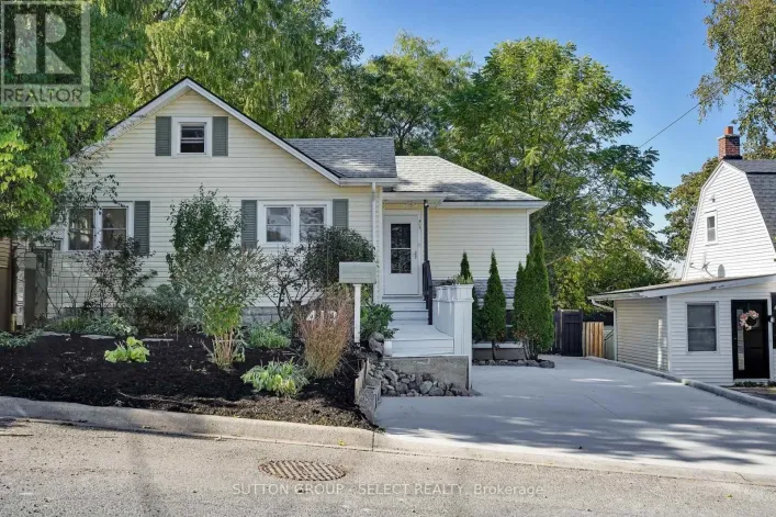 MAIN - 413 OLD WONDERLAND ROAD, London South