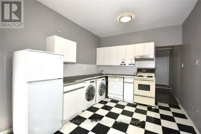 MAIN - 678 BATHURST STREET, Toronto