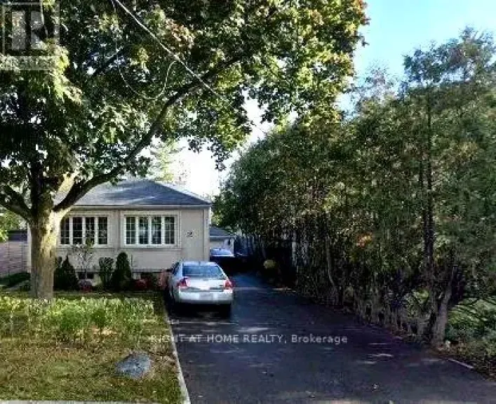 MAIN FLOOR - 15 LYNNHAVEN ROAD, Toronto