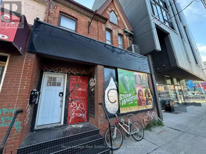 MAIN FLOOR - 200 BATHURST STREET, Toronto