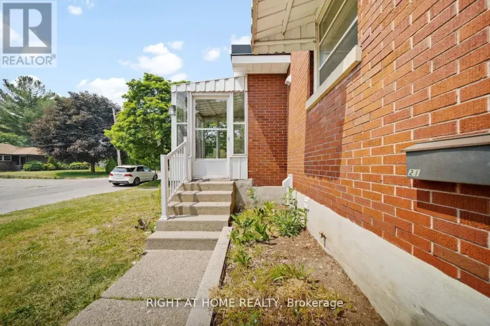 MAIN FLOOR - 21 THOMSON STREET, Barrie