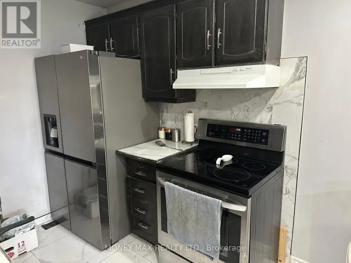 MAIN FLOOR - 22 SHALOM CRESCENT, Toronto