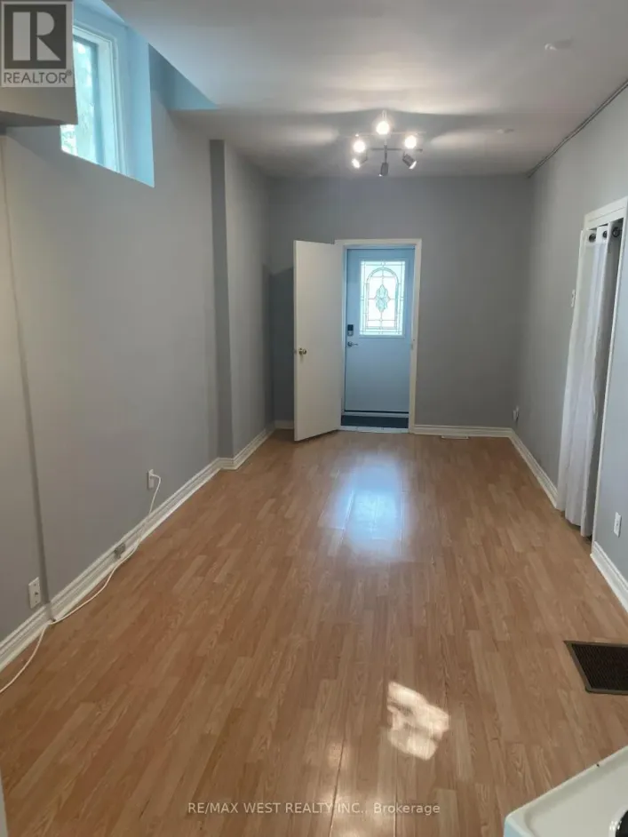 MAIN FLOOR - 281 HOWLAND AVENUE, Toronto