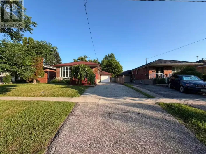 MAIN FLOOR - 83 MARILAKE DRIVE, Toronto