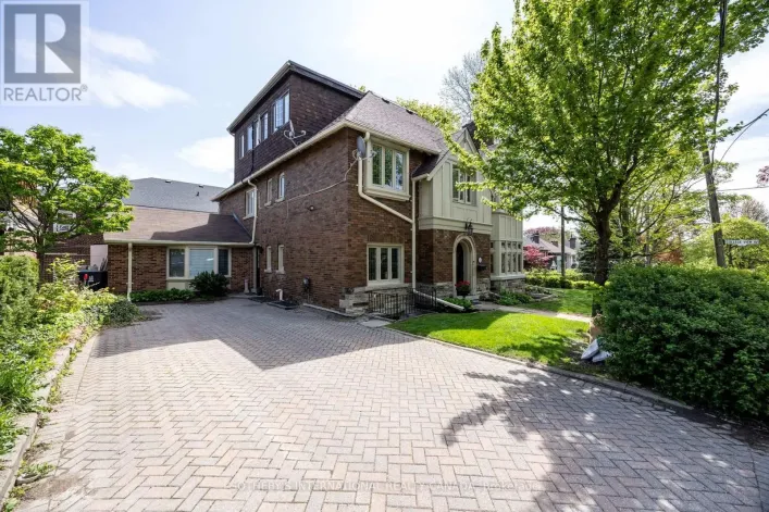 MAIN FLR - 18 COLLEGE VIEW AVENUE, Toronto