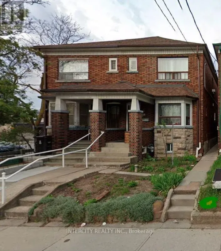 MAIN FLR - 380 CLINTON STREET, Toronto