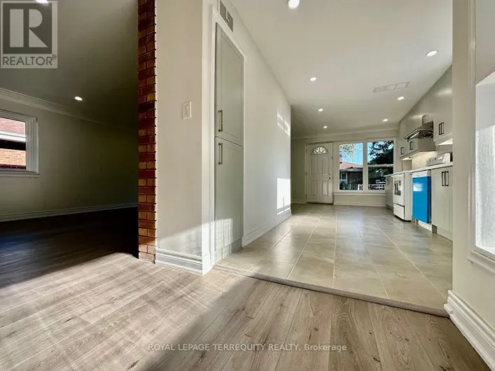 MAIN LEVEL - 21 JANET BOULEVARD, Toronto