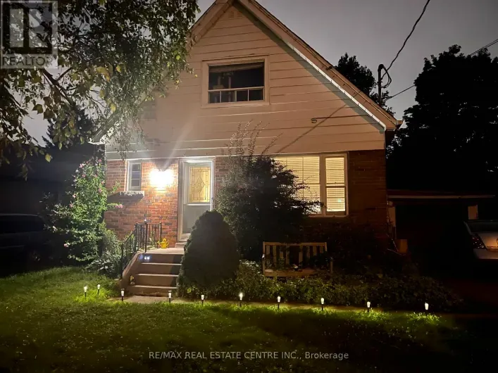 House for rent: MAIN LEVEL - 34 SINGLETON ROAD, Toronto