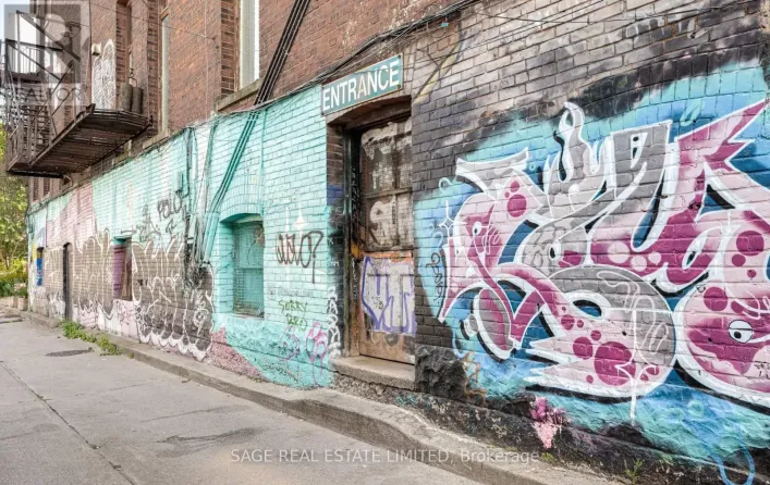 MAIN N - 207A COWAN AVENUE, Toronto